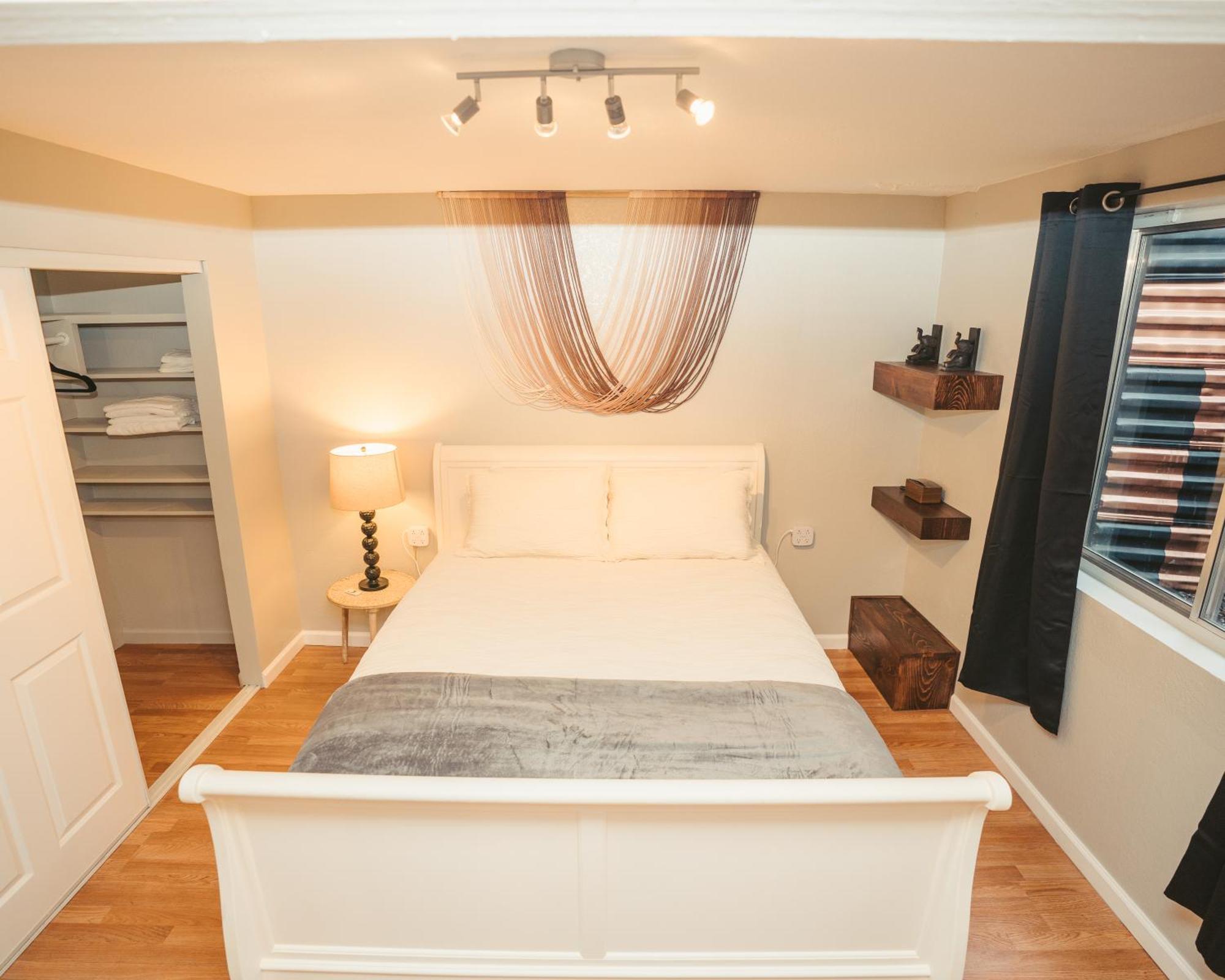 Windsor Retreat Private Basement Suite Denver Exterior photo